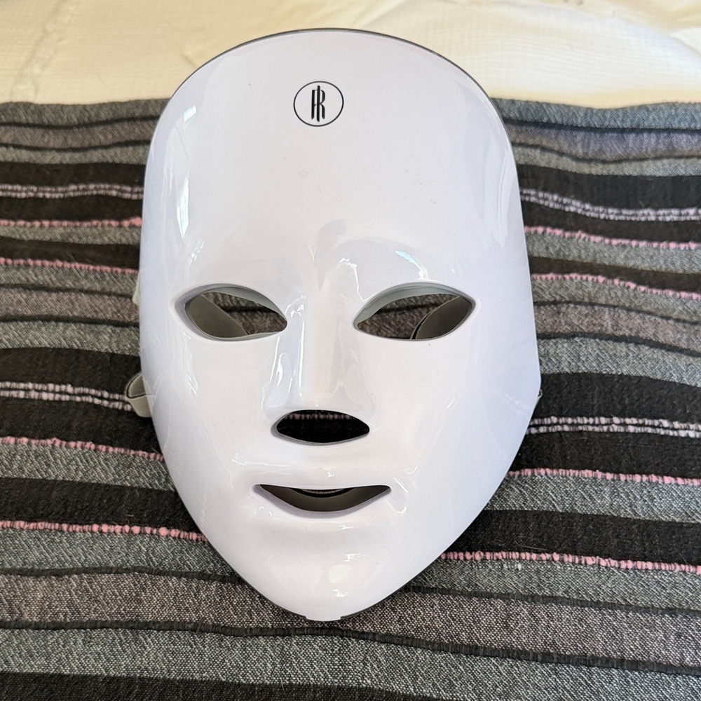 LED Light Therapy Facial Mask - White